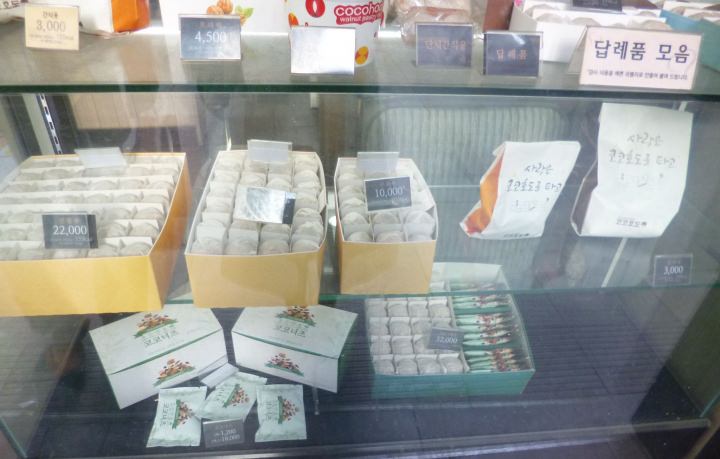 ショーウィンドウに料金と入り数が表示されていますので、指差して注文でき、韓国語が喋れなくとも安心です。