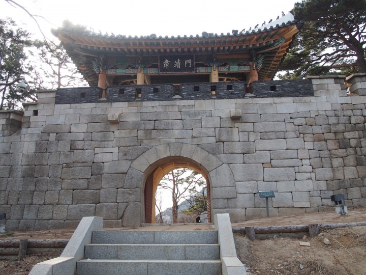 粛靖門。「北大門」とも言う。