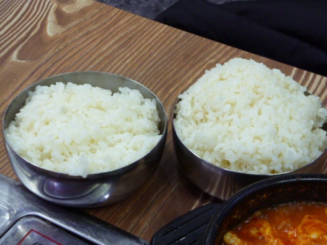 女性と男性でご飯の量が違う