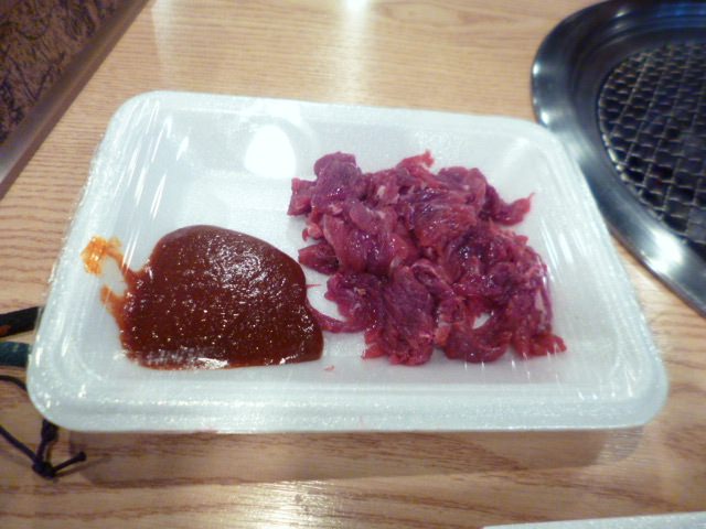 サービスのユッケ