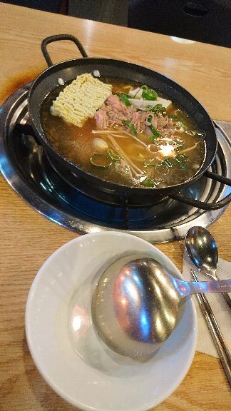 大きな鍋でぐつぐつと・・・