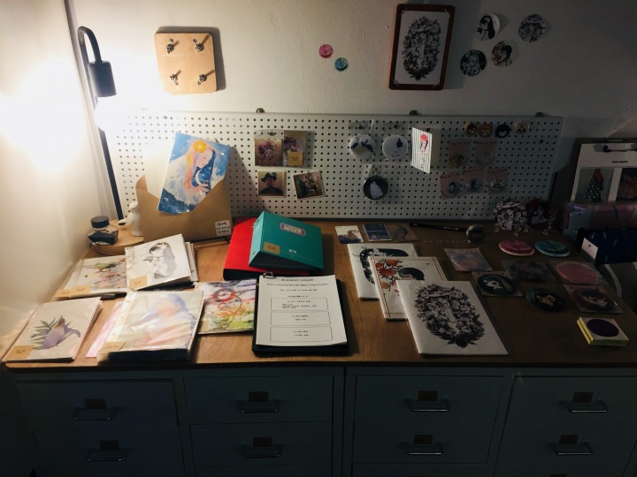 淡い色使いが特徴の作品