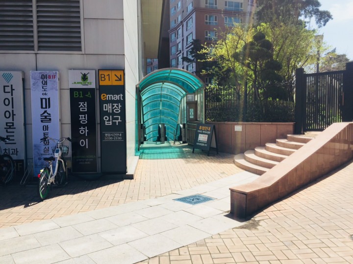 ひっそりエスカレータもあり