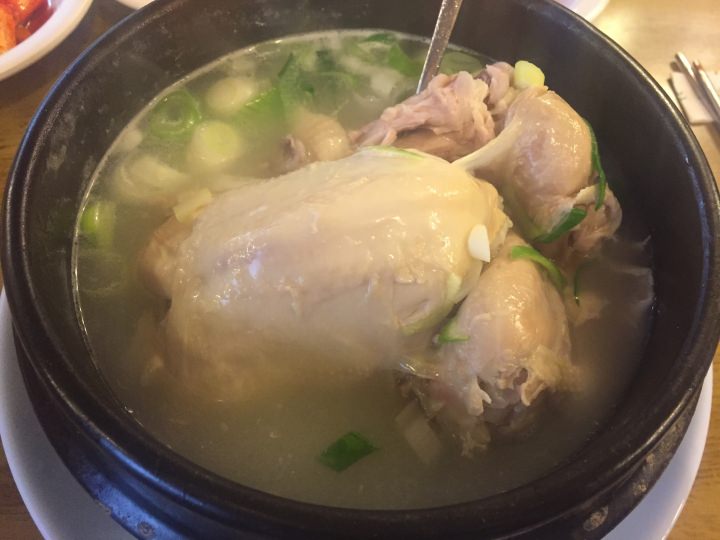 トゥッペギいっぱいの大きな鶏