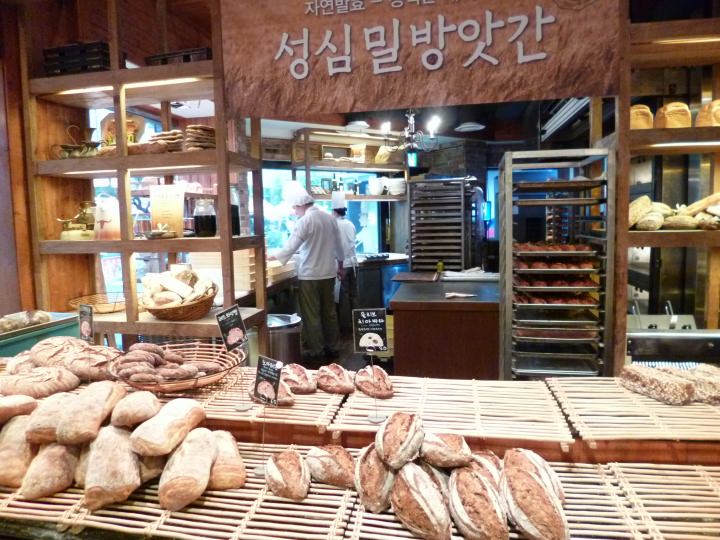 パンを作る人も沢山います。