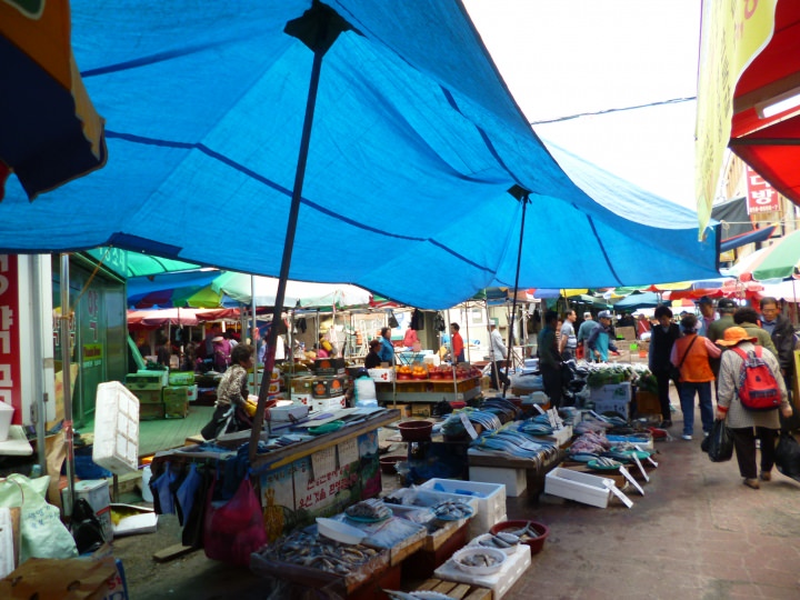 あの先の果物やさんで苺を買いました。