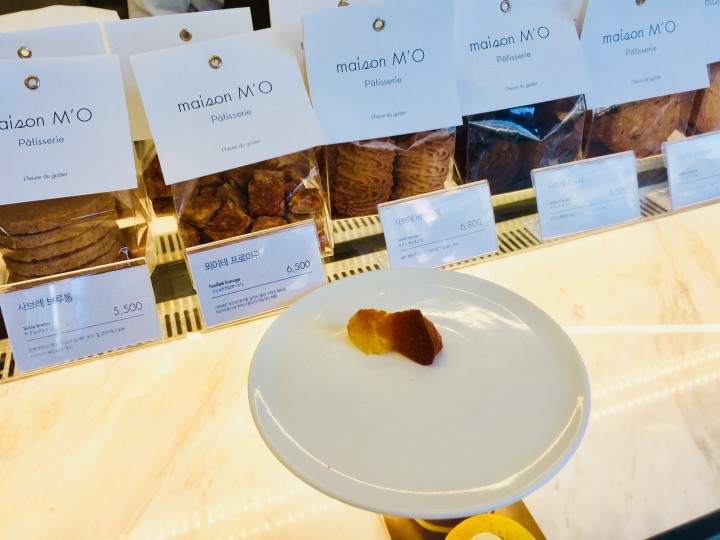 マドレーヌの試食をくれました