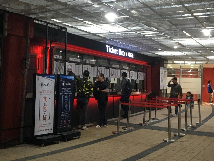 順不同になりましたが、チケットボックス