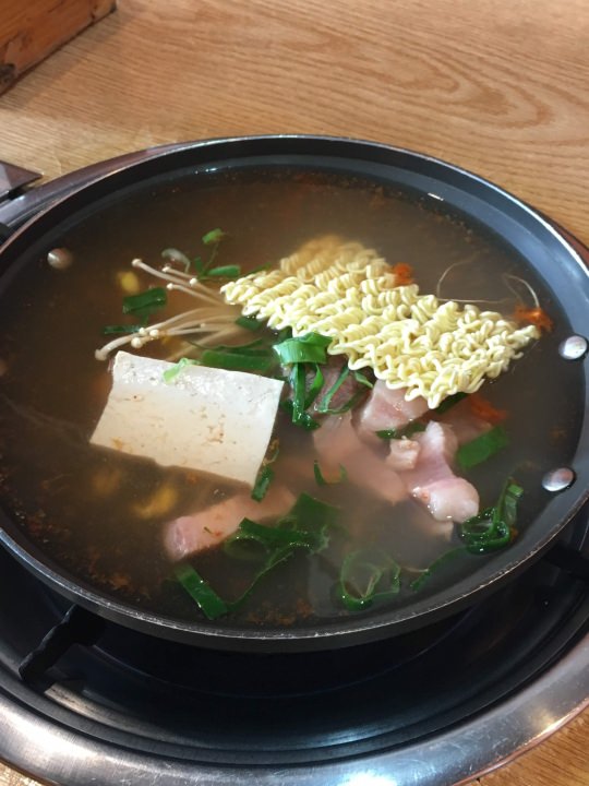 火をつける前。何も言わずにラミョンサリ入れてくれました。