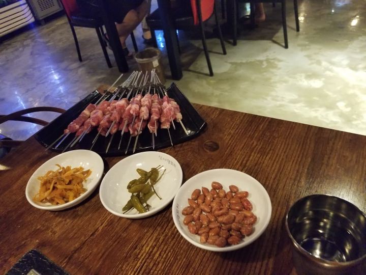 生ヤンコチ＠13,000W×２人前とおかず（中華なのでザーサイ等）