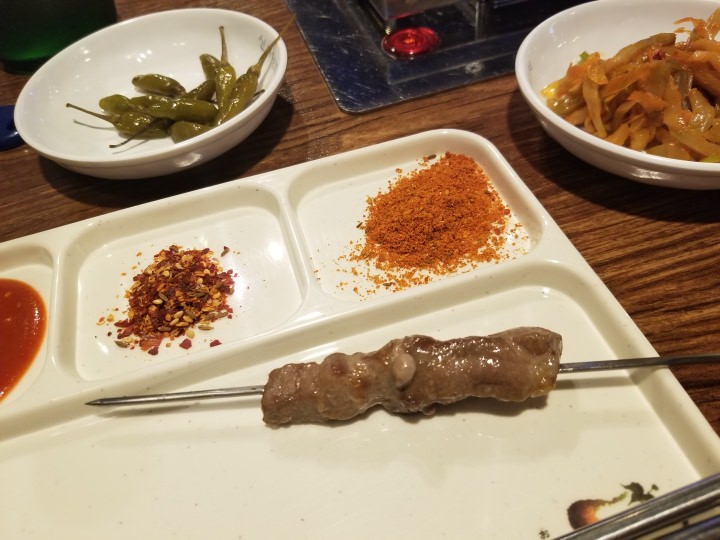 焼けたら好みのスパイスをつけてパクリ