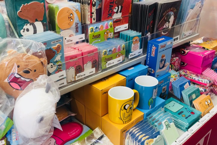 ステーショナリーやマグなどの日用品