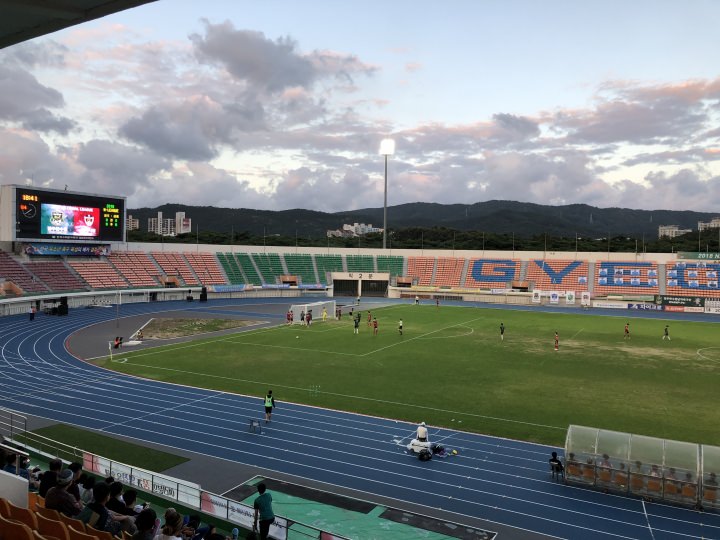 電光掲示板もあります、ナイターは照度が低いので薄暮開催が限度の模様