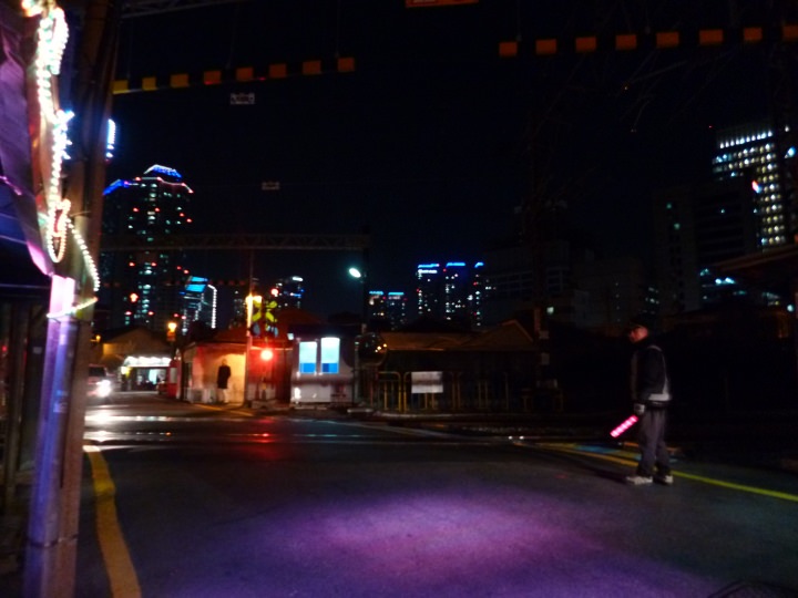 明かりの色が幻想的です。