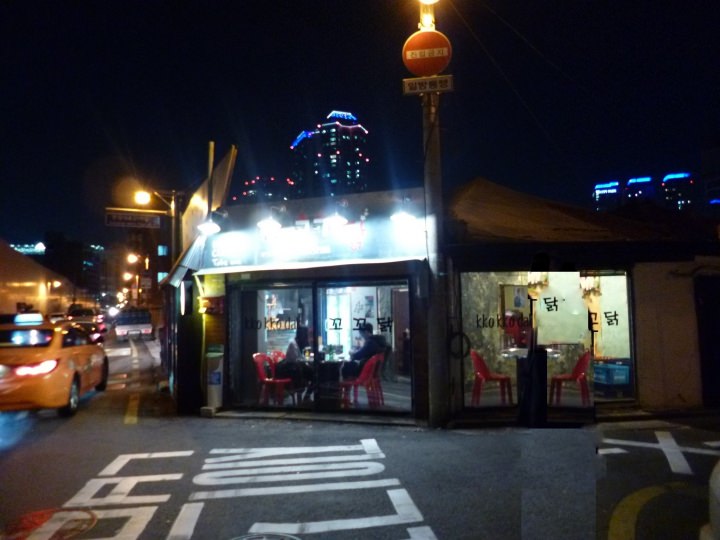 昔の雰囲気のお店が多いです。