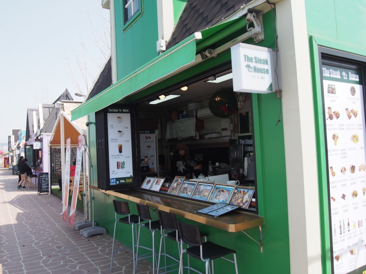 ここでコーヒーを飲んできた。春の日の ブネチアの コーヒーの香り…(釜山のヴェルレーヌ)。