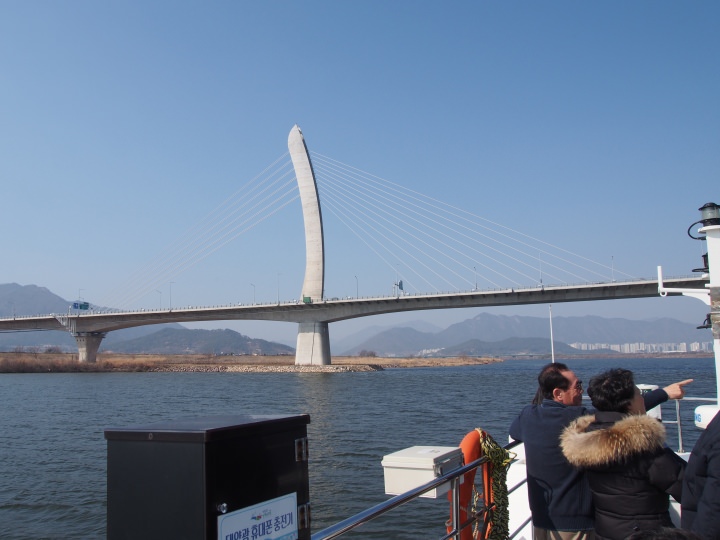 洛東江大橋。