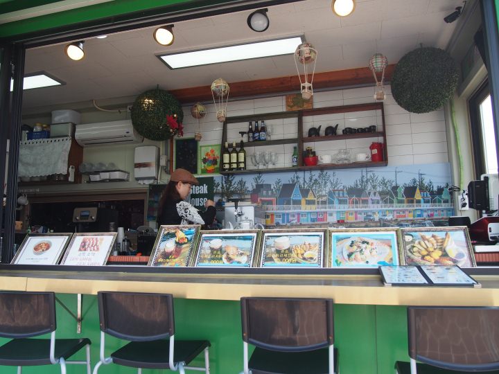 このおねえさんが日本語でいろいろ説明してくれました。