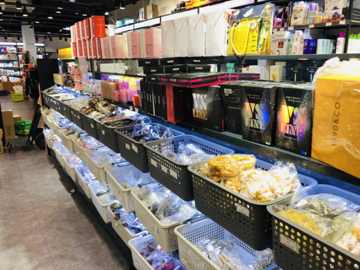 試供品のようなものが袋詰めになってこんなにたくさん置いてあります(゜゜)!!