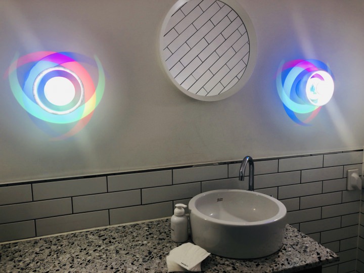 お手洗いは１・２階に１つずつあり、照明がとてもお洒落！！！