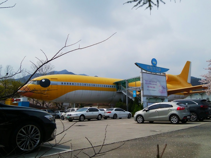 駐車場に止まってる･･･