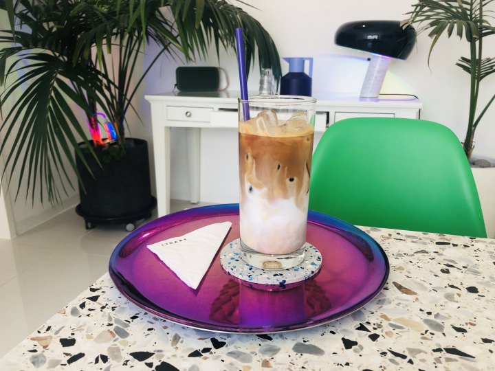 ミルクたっぷりカフェラテと、お洒落なデザイン♪