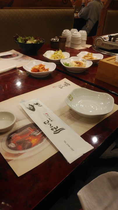 サラダなどもついてました