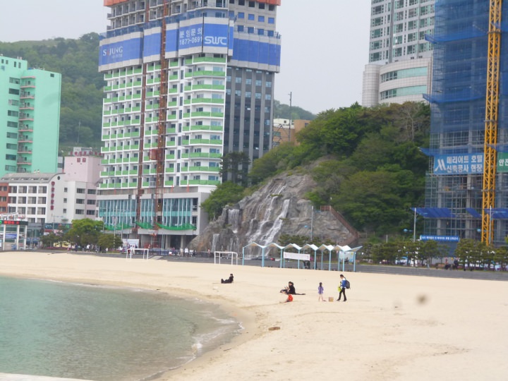 白いビーチが美しいです。