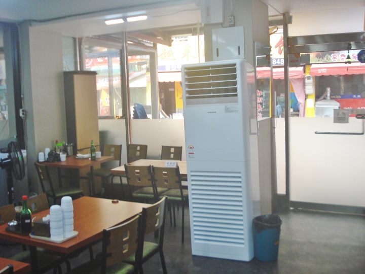 お店の内観(入口に向かって撮影)