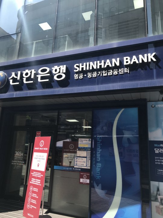 銀行ビルの外観