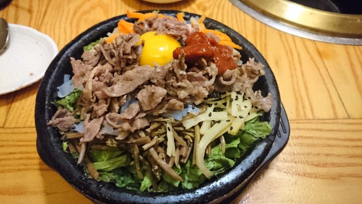 お肉をのせるとこんな感じです