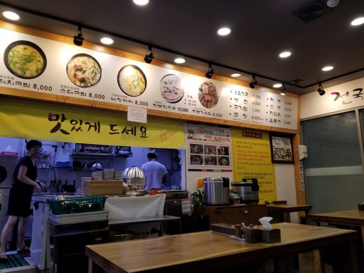 メニューは壁に