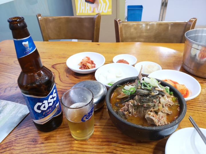 2日連続で行ってしまいました。パンチャンはセルフサービスでお代り出来ます。入り口近くにコーヒーのドリンクサービスが有りました。