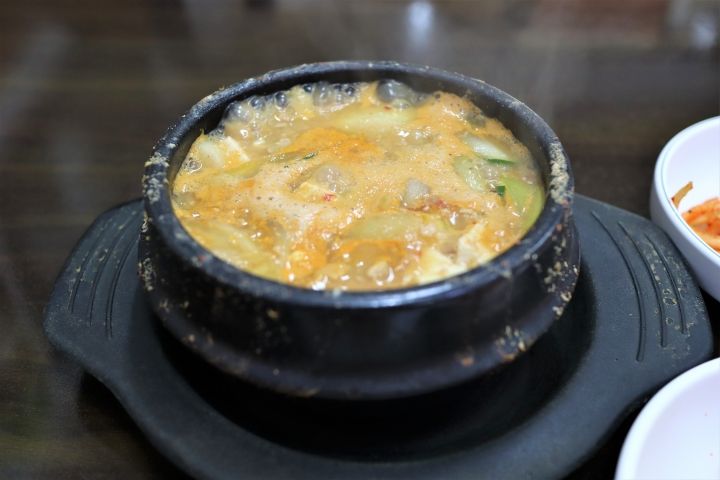 グツグツ、アツアツのチョングッチャン。