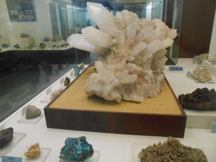 巨大な水晶の塊。わあ~綺麗!