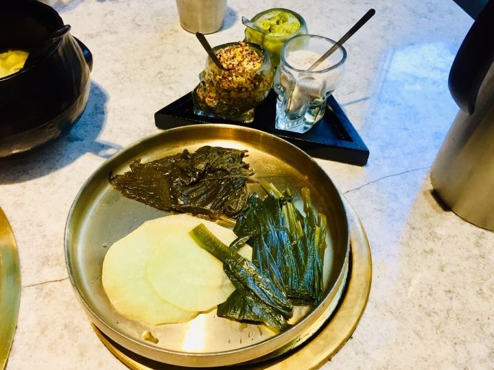 えごまの葉、行脚ニンニク、酢漬け大根。