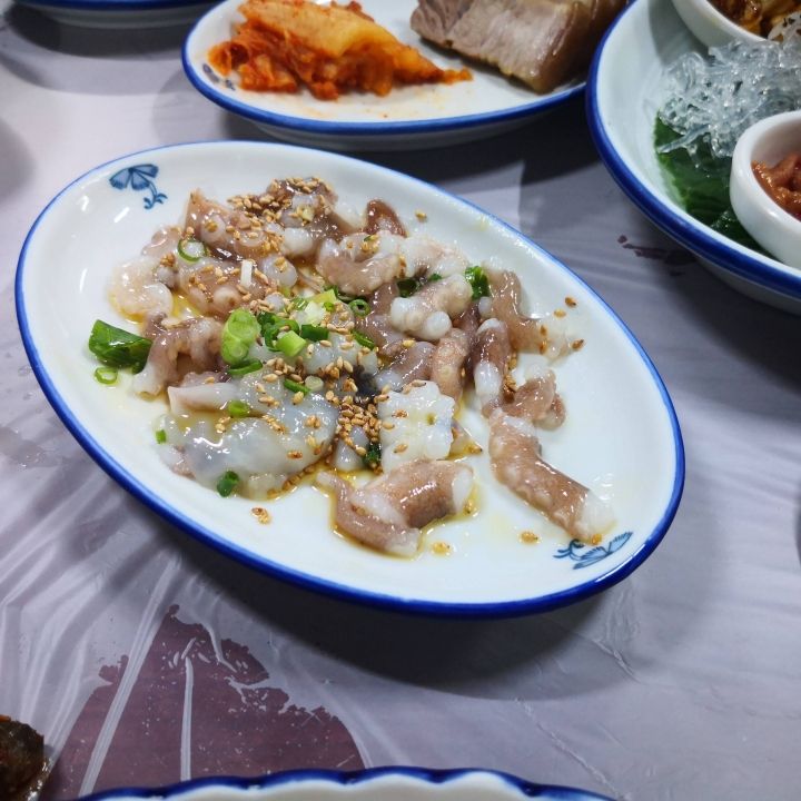 タコの踊り食い