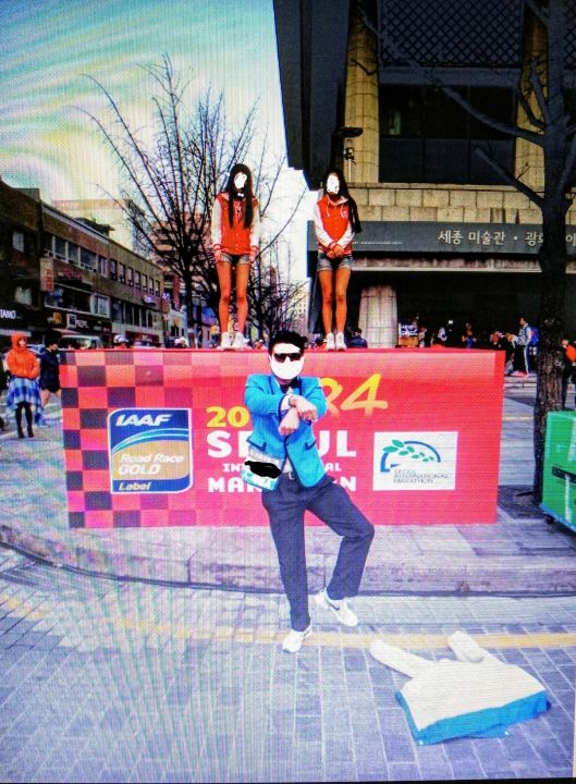 美女ダンサーがバックダンサー