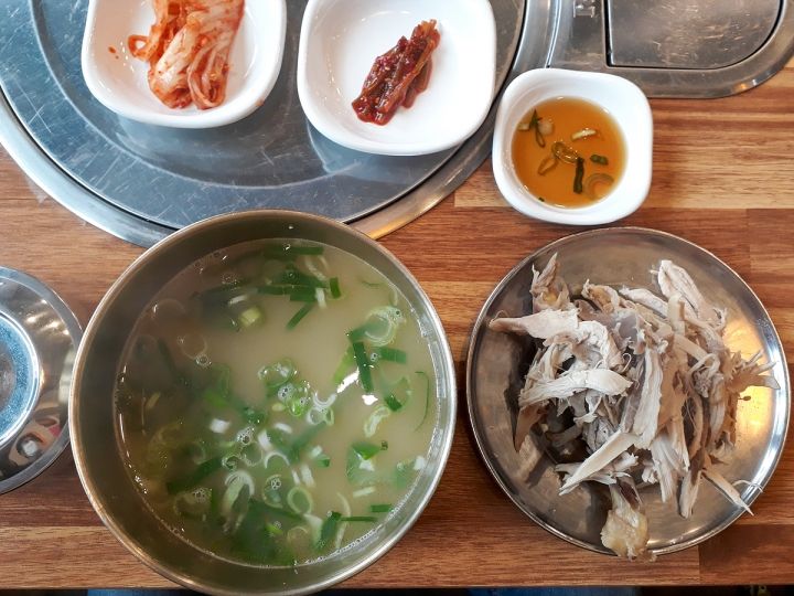 チントリタッコムタン 望遠店｜弘大(ソウル)のグルメ・レストラン｜韓国旅行「コネスト」 チントリタッコムタン 望遠店｜弘大(ソウル)... 