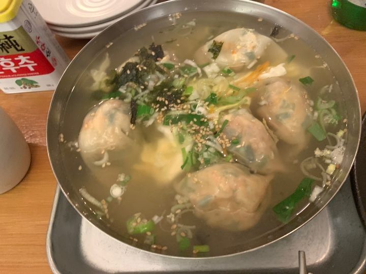マンドゥは完全手作りだそう