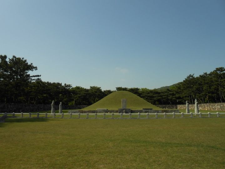 金首露王の王陵が見えました。