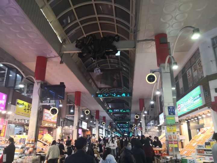 かなりの賑わいです