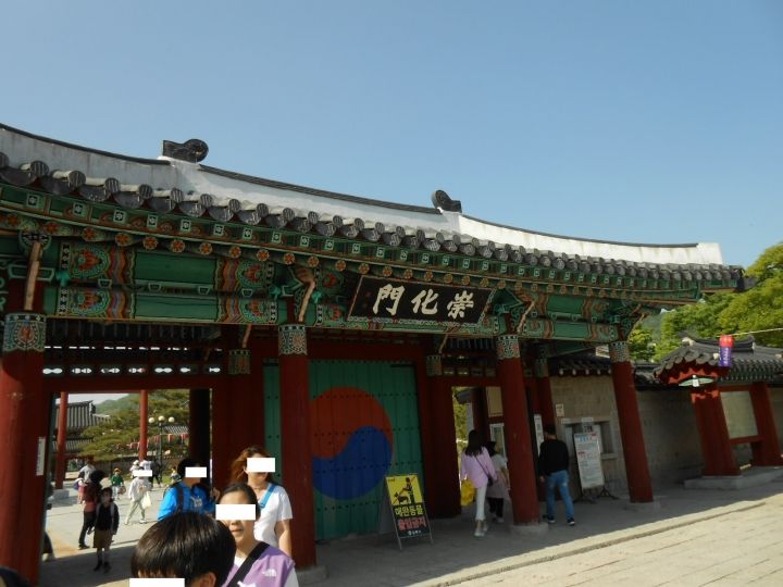 王陵入口です。無料です。観光案内所は反対側にあります。