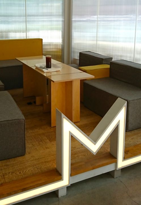 個室のようなソファ席が空いていたので、そちらで過ごしました。