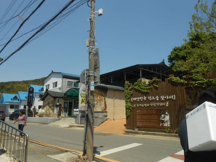 通り沿いで、分かりやすいです。