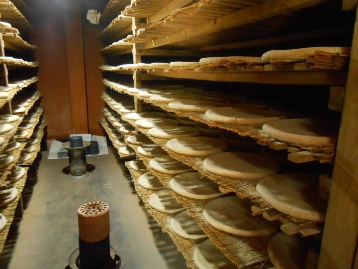 温かい温度と、美味しいパン屋さんのような香りがする麹室。