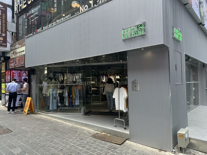 ANOTHER AWESOME 明洞店｜明洞(ソウル)のショッピング店｜韓国旅行「コネスト」 ANOTHER AWESOME 明洞店｜明洞(ソウル)... 