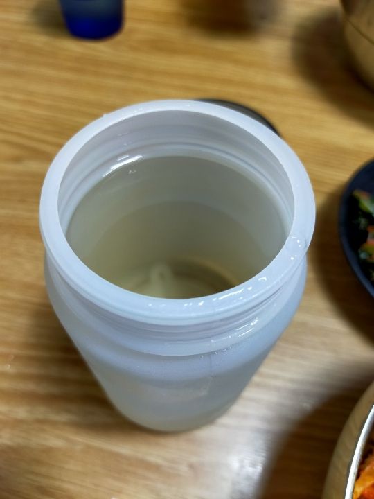 これが、出された冷麺用スープ（ユクス）