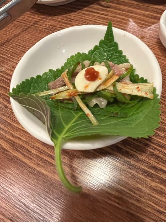 エゴマ葉にも包んでみる