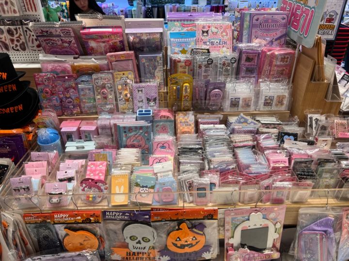 ARTBOX 弘大AK店｜弘大(ソウル)のショッピング店｜韓国旅行「コネスト」